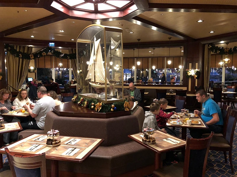 Disney Newport bay Club ristorante yacht