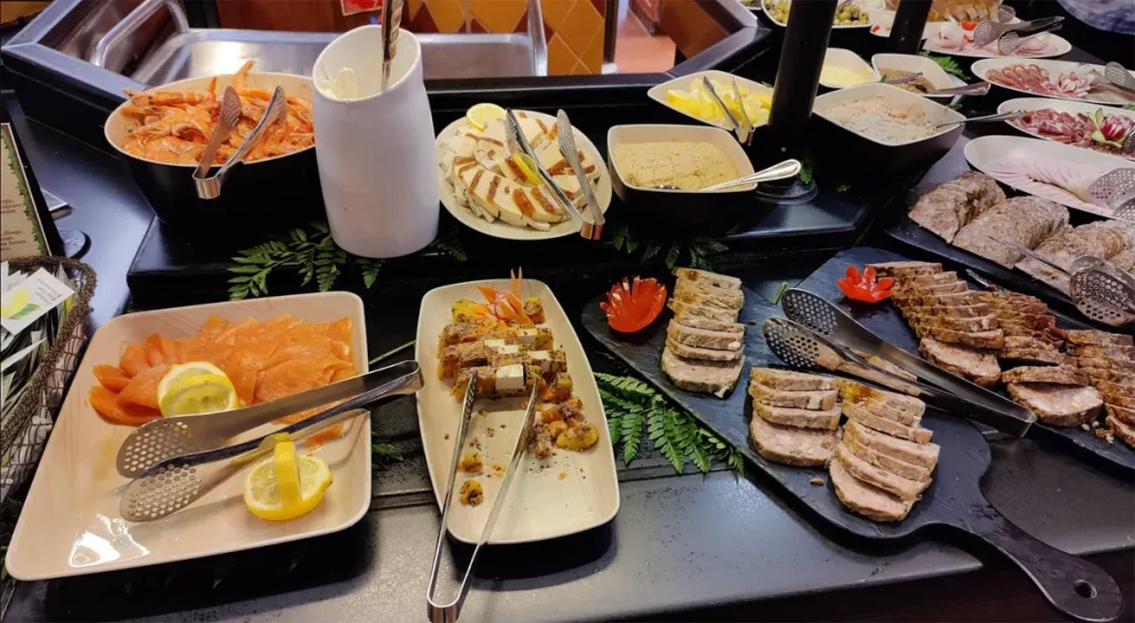 Buffet incluso nel piano di Mezza Pensione presso il Disney Sequoia Lodge